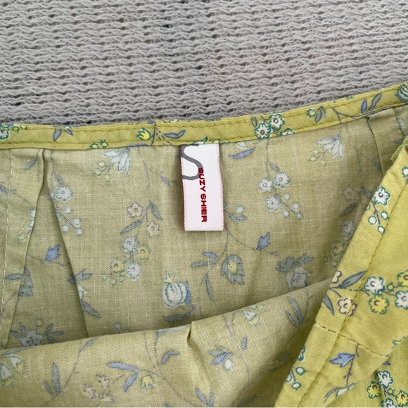 Suzy Shier floral mini skirt - Picture 2 of 2